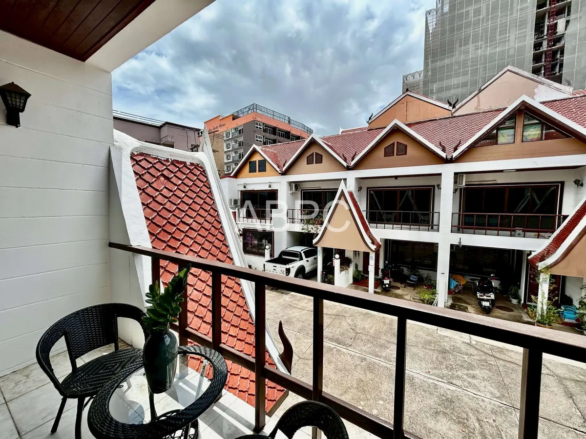 Attractive 2 Bedroom 3 Bathroom Townhouse in Pratumnak photo 9