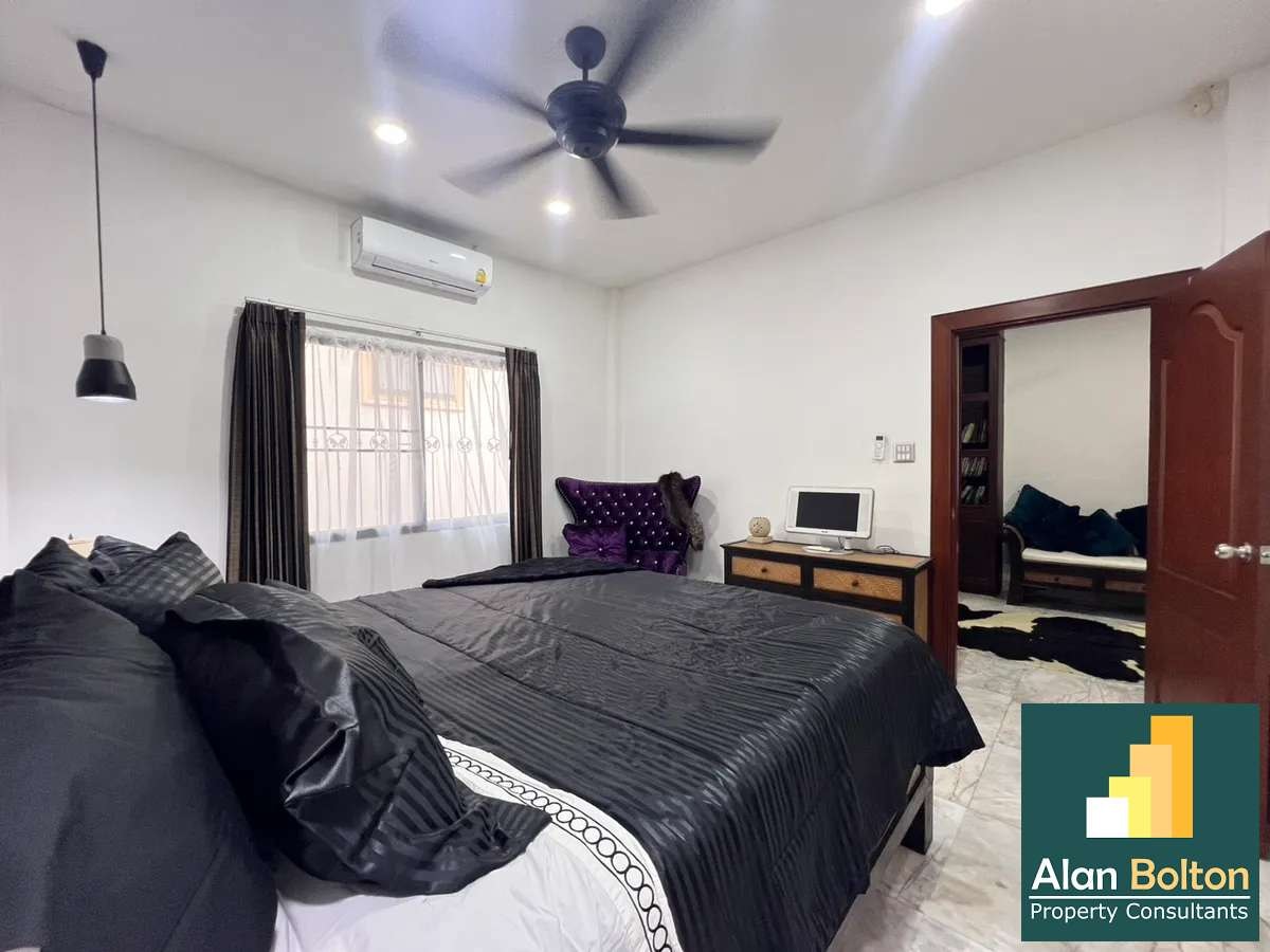 Three Bedroom Three Bathroom Pool Villa in Popular East Pattaya Village photo 8