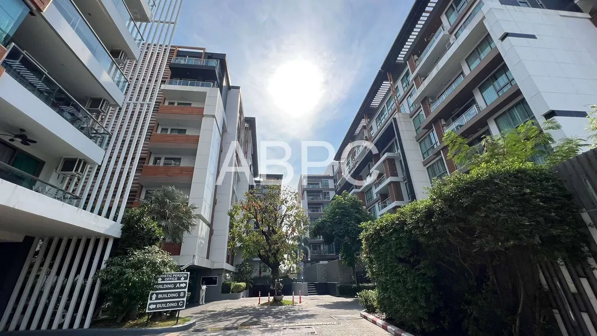 Pool access 3 Bedroom 2 Bathroom in Central Pattaya