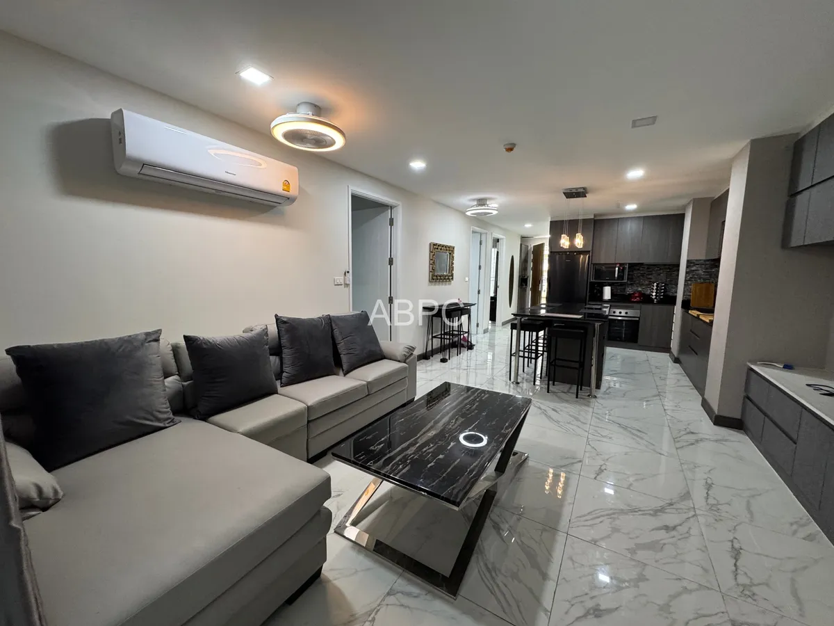 Pool access 3 Bedroom 2 Bathroom in Central Pattaya photo 2