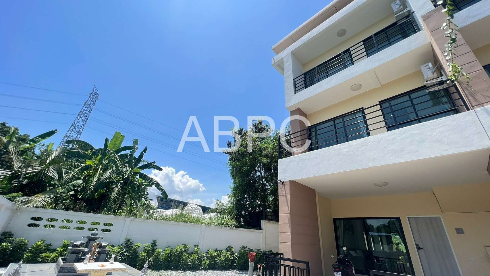 Townhome 3 Storey 4 Bedrooms 3 Bathrooms in East pattaya photo 3