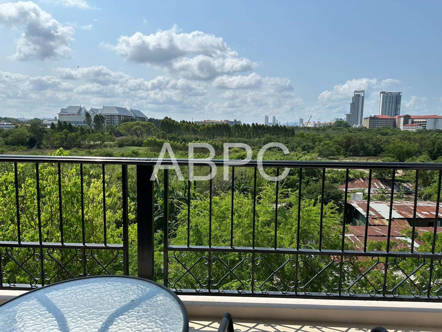 2 bedroom Condo For Sale In Jomtien