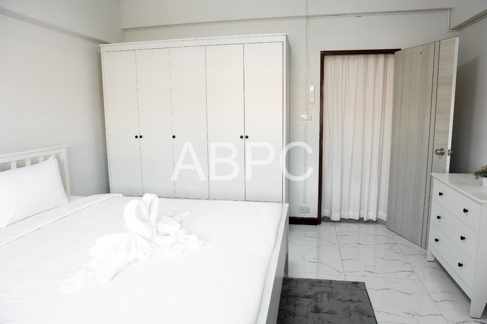 2 Bedrooms Condo in Central Pattaya photo 2