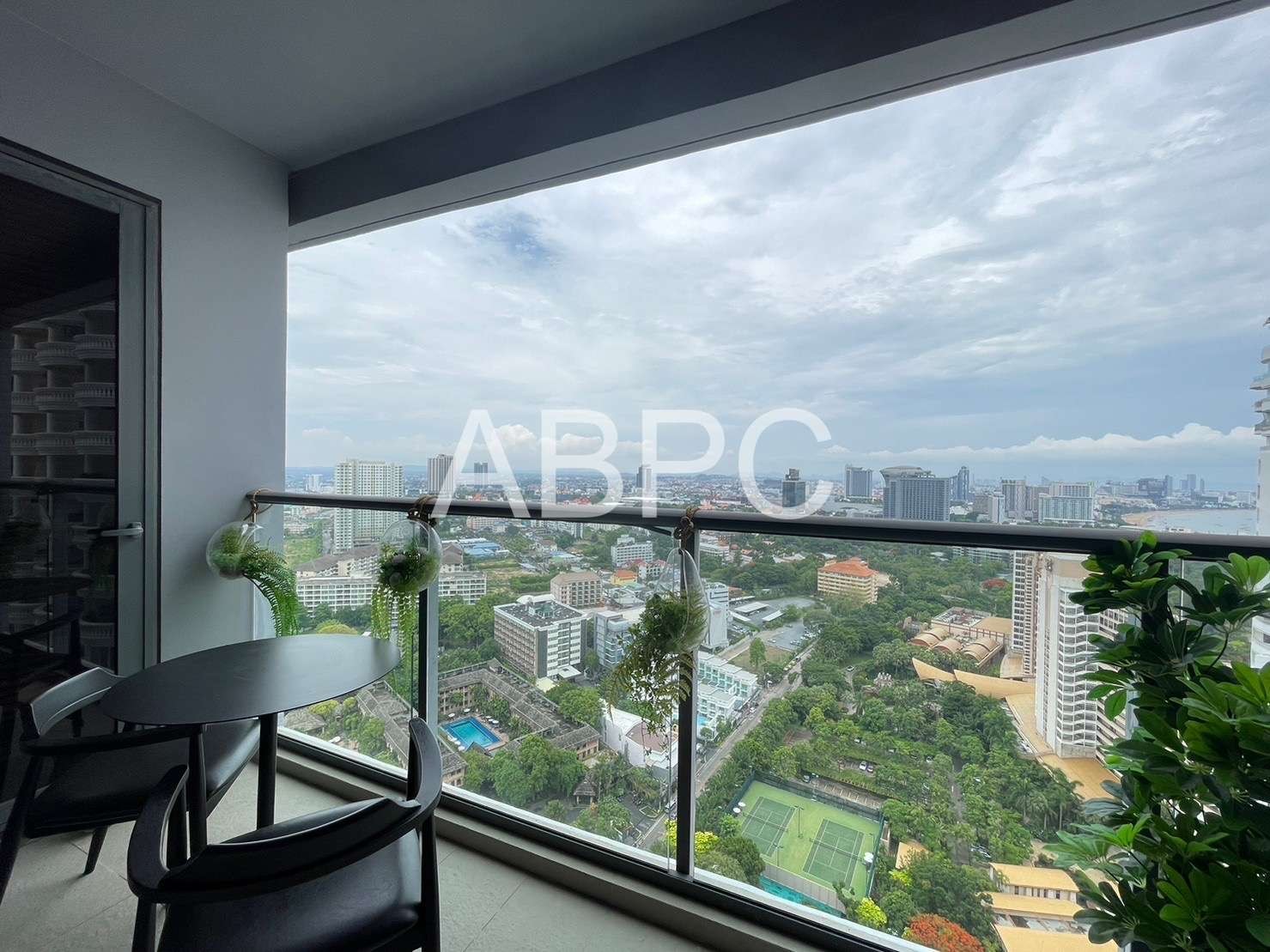 1 Bedroom Condo For Sale - Zire Wongamat