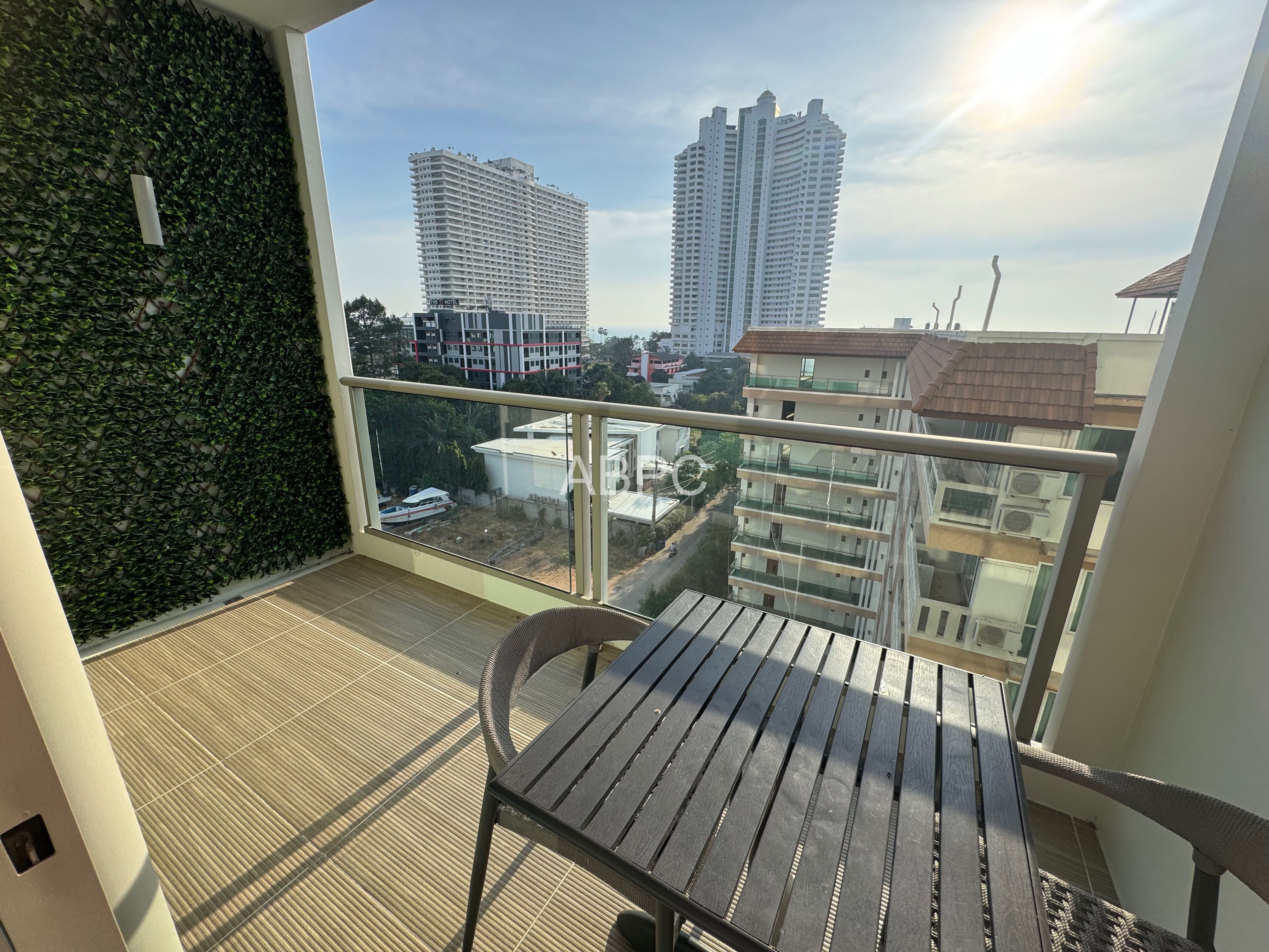 Like New Luxury 1 Bed 1 Bath Condo In Jomtien photo 9