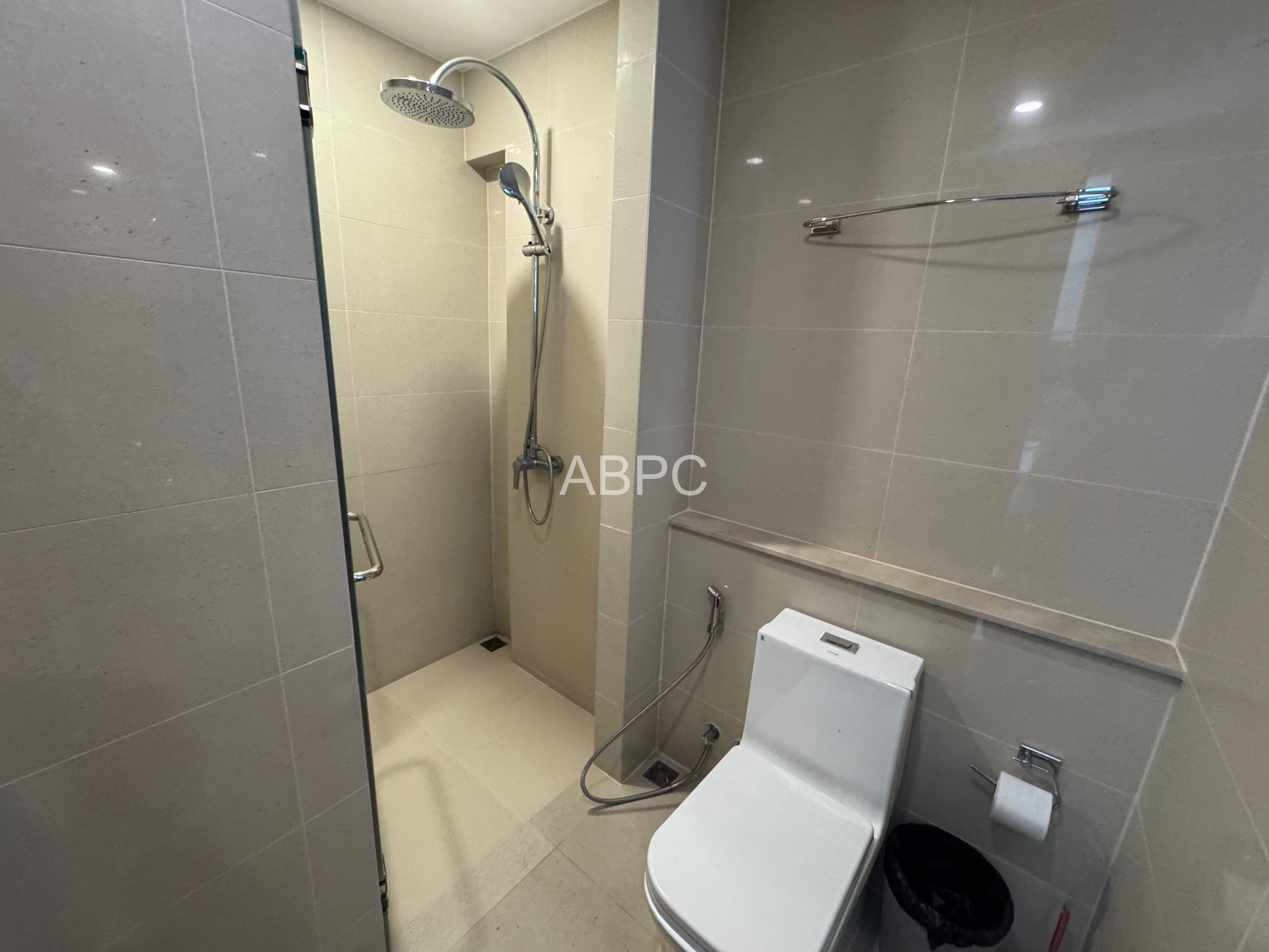 Like New Luxury 1 Bed 1 Bath Condo In Jomtien photo 2