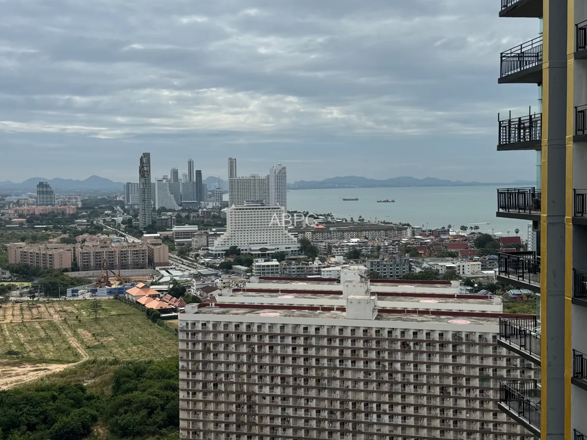 Panoramic City & Ocean View 1 Bedroom Condo in Jomtien