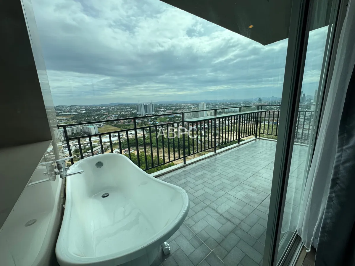 Panoramic City & Ocean View 1 Bedroom Condo in Jomtien photo 3