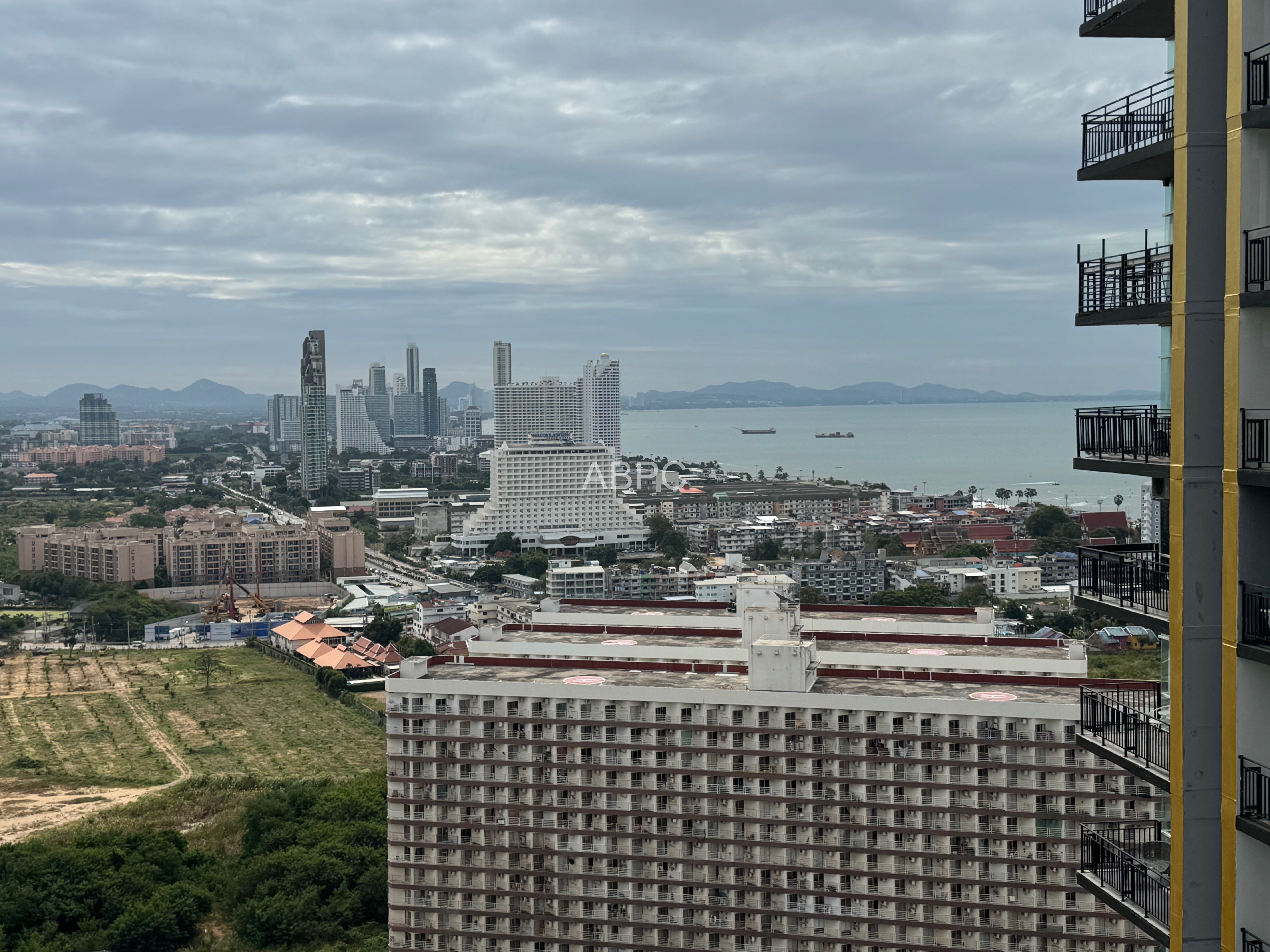Panoramic City & Ocean View 1 Bedroom Condo in Jomtien