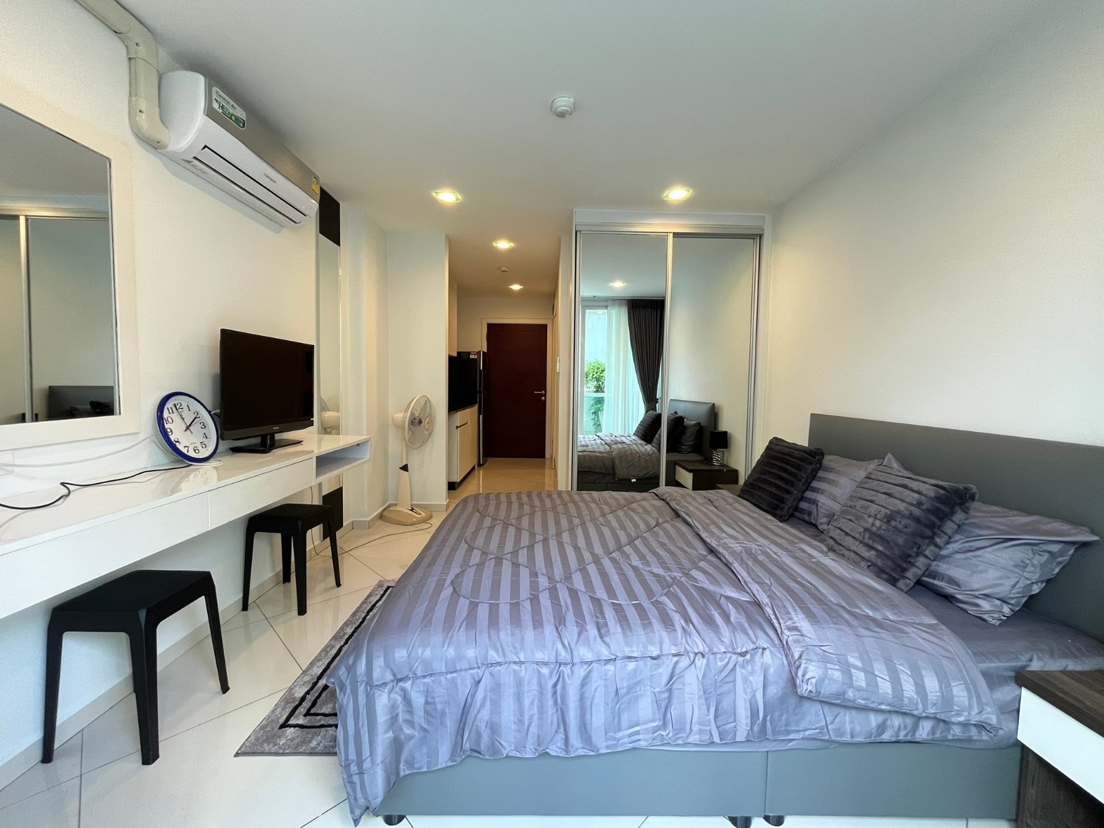 Studio Condo Close To The Beach In Pratumnak photo 18