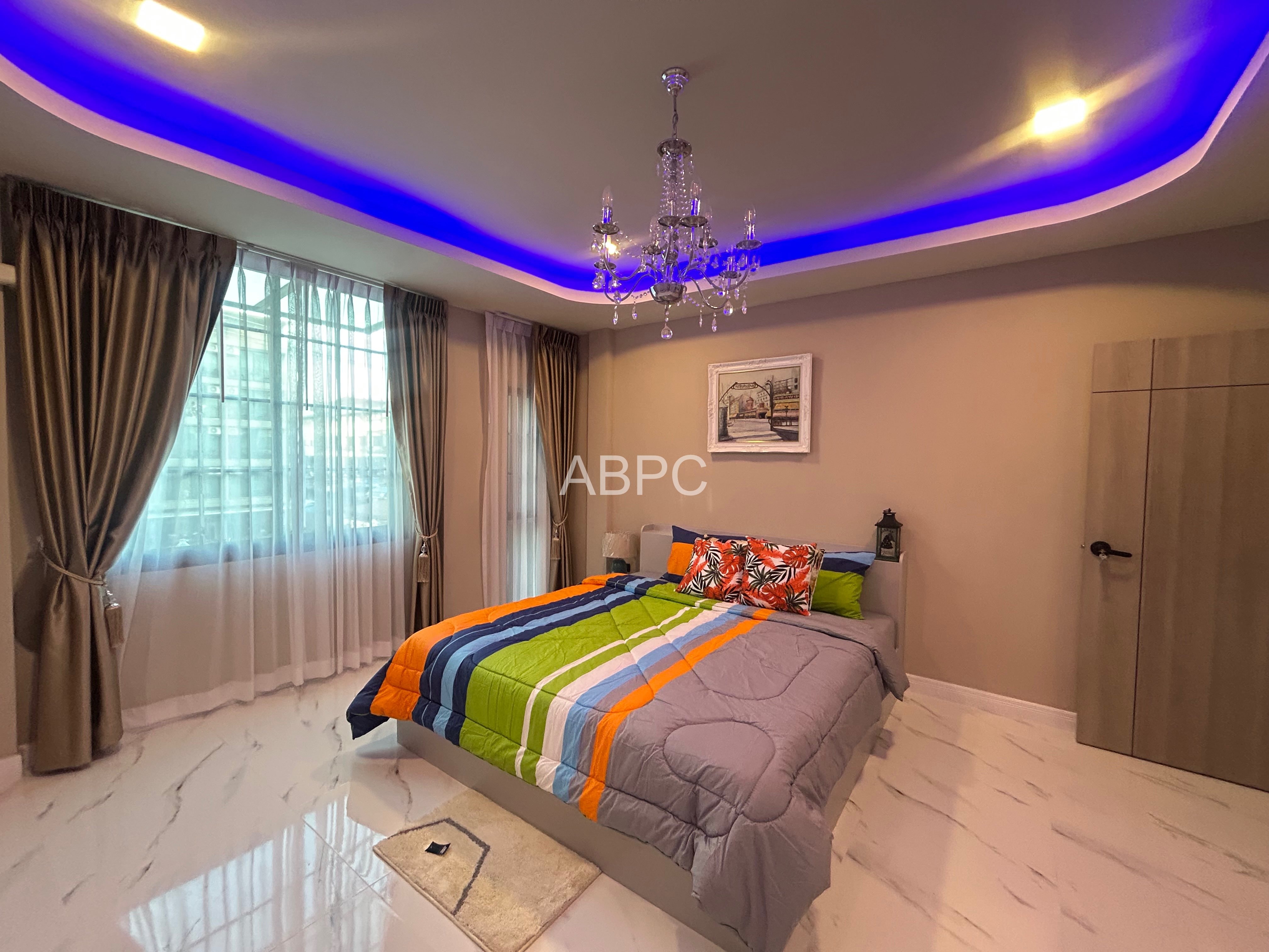 New Renovated Townhouse For Sale In South Pattaya photo 2
