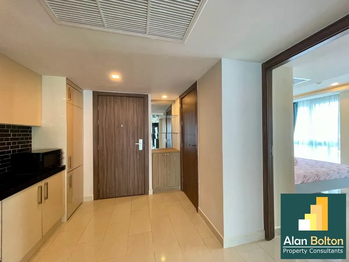 Pool View 2 Bed 2 Bath Condo In Central Pattaya photo 6