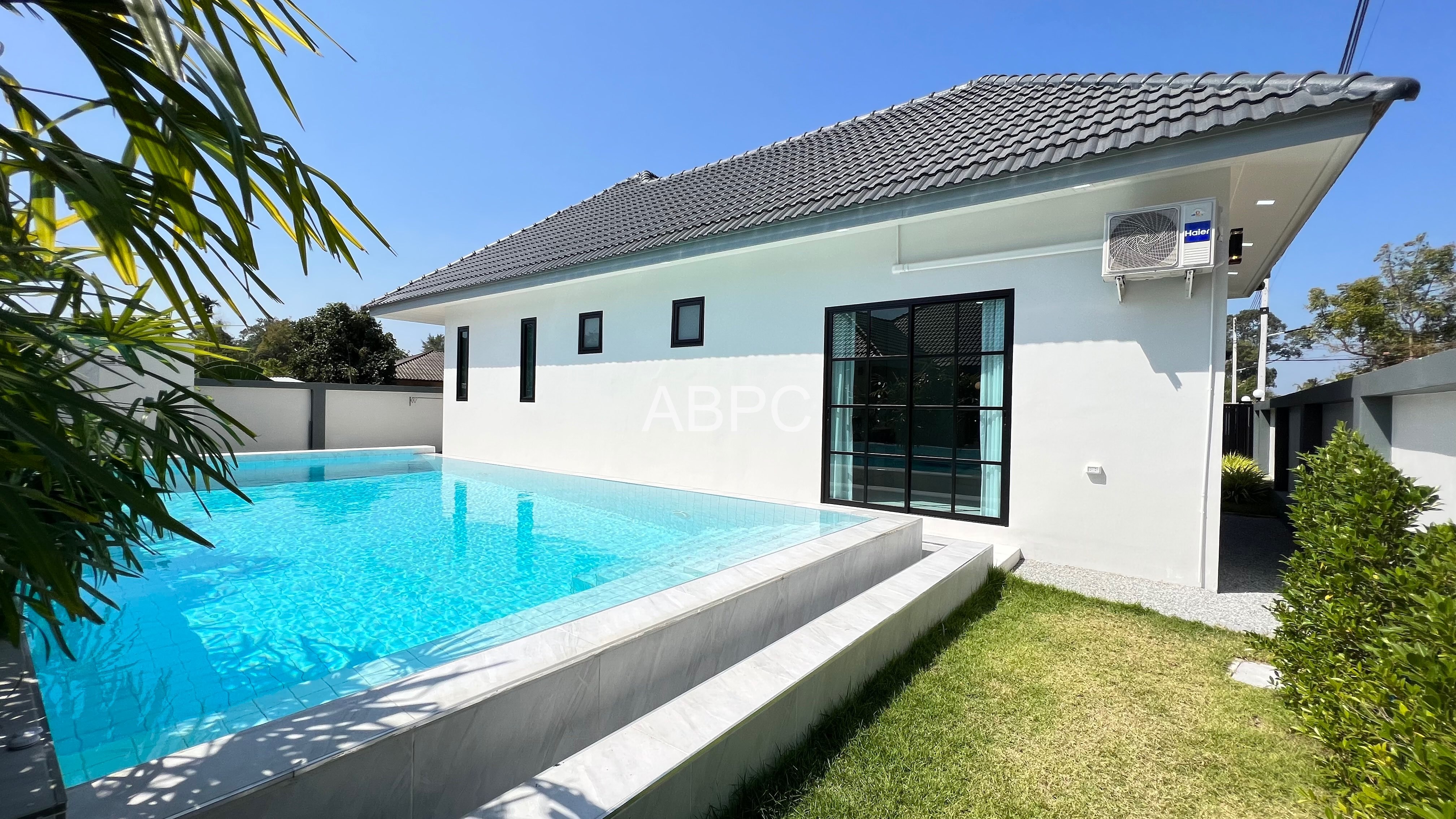 Brand new 4 Bed - 3 Bath Pool Villa in East Pattaya photo 11