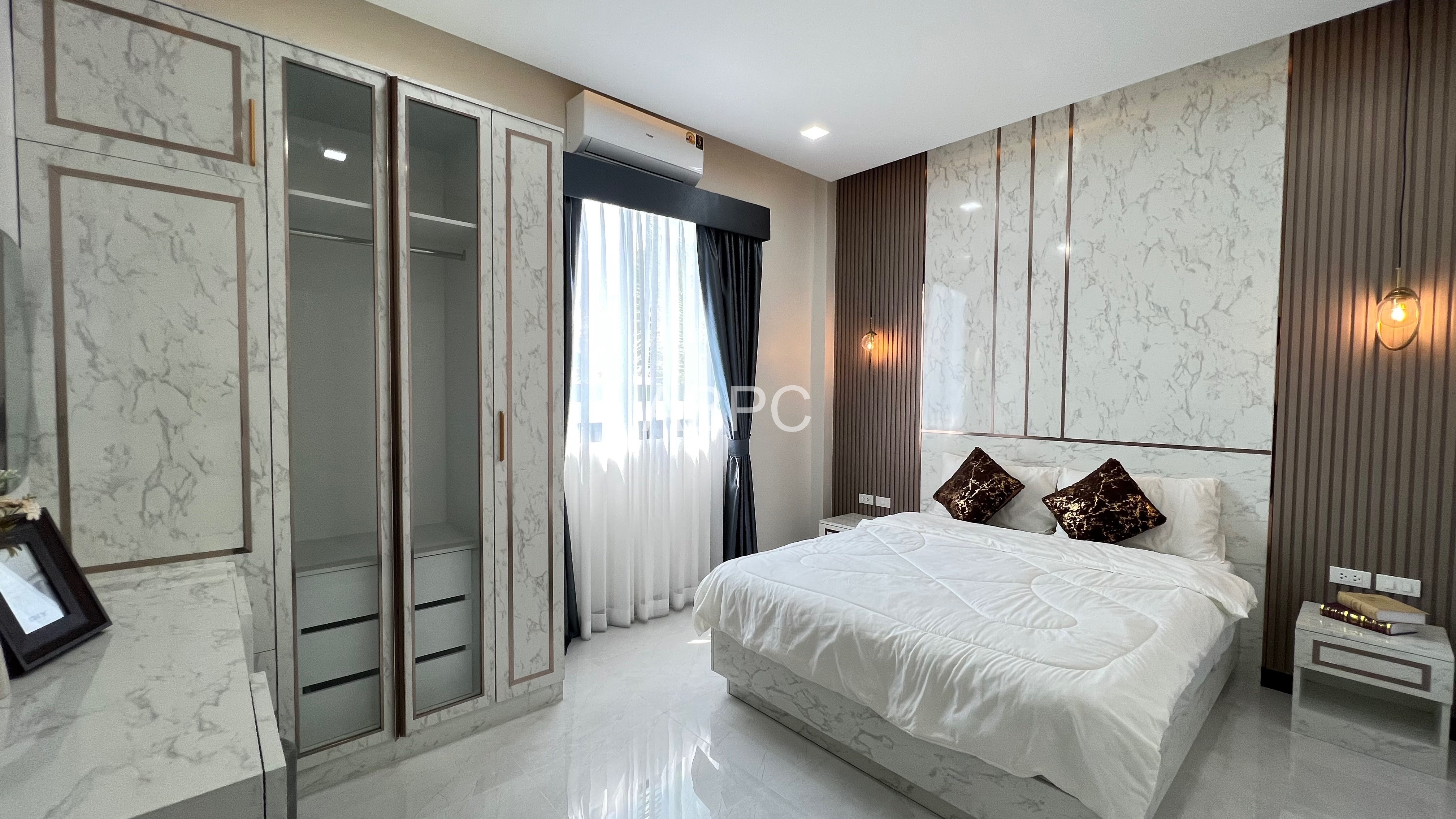 Brand new 4 Bed - 3 Bath Pool Villa in East Pattaya photo 13