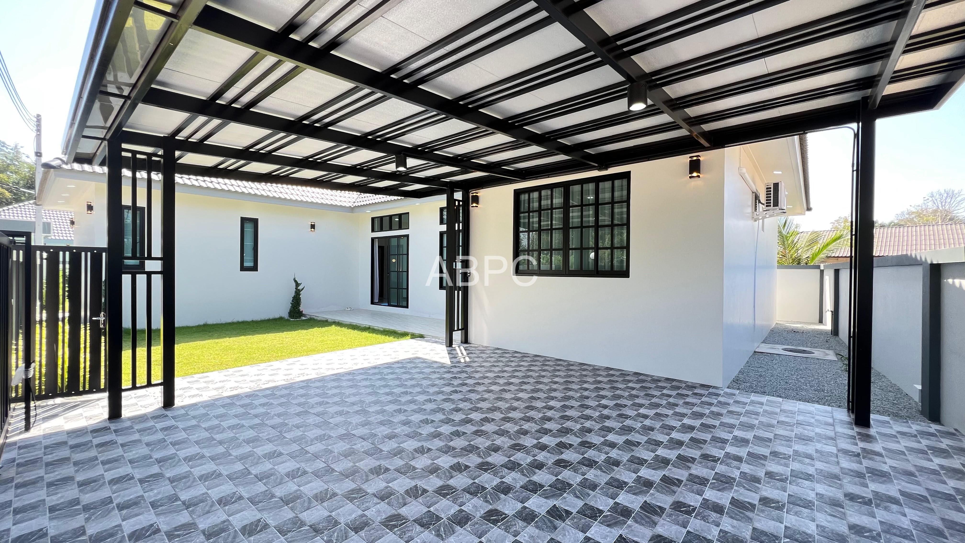 Brand new 4 Bed - 3 Bath Pool Villa in East Pattaya photo 9