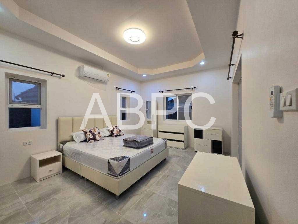 4 Bedrooms 4 Bathrooms in East pattaya photo 3