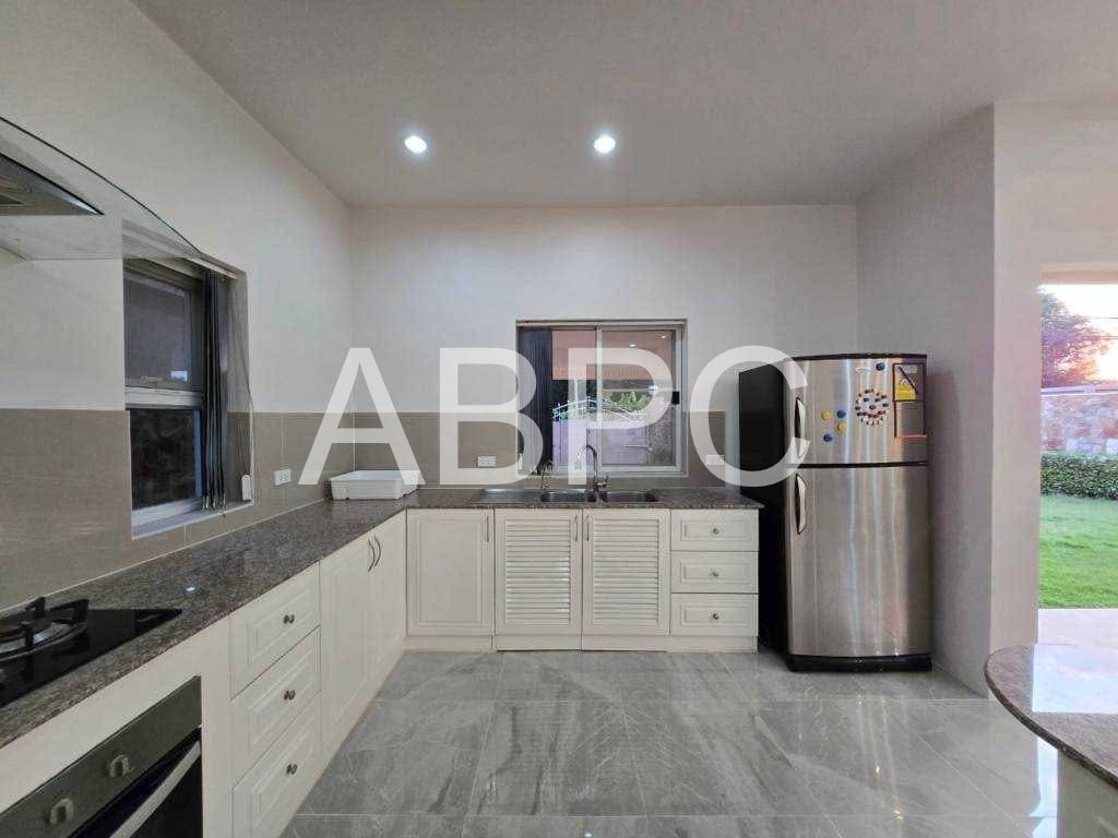 4 Bedrooms 4 Bathrooms in East pattaya photo 11
