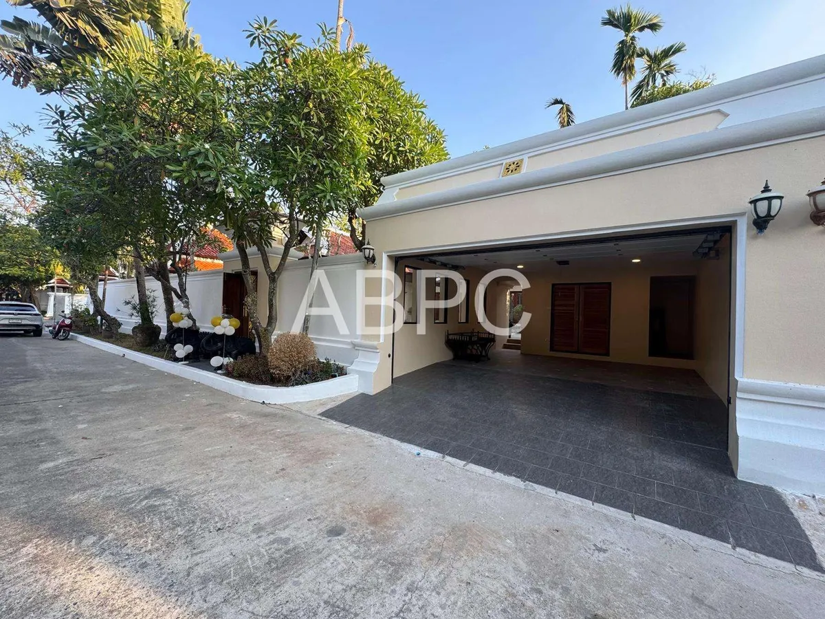 Large Luxury 2 Bed - 3 Bed Pool Villa in Na Jomtien photo 9