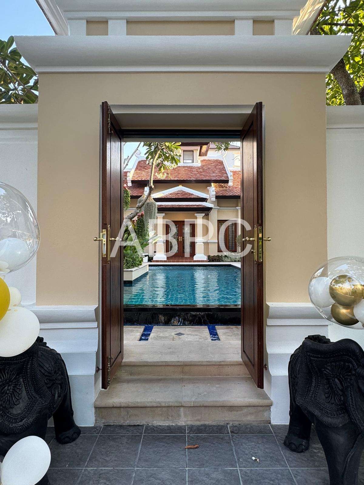 Large Luxury 2 Bed - 3 Bed Pool Villa in Na Jomtien photo 3