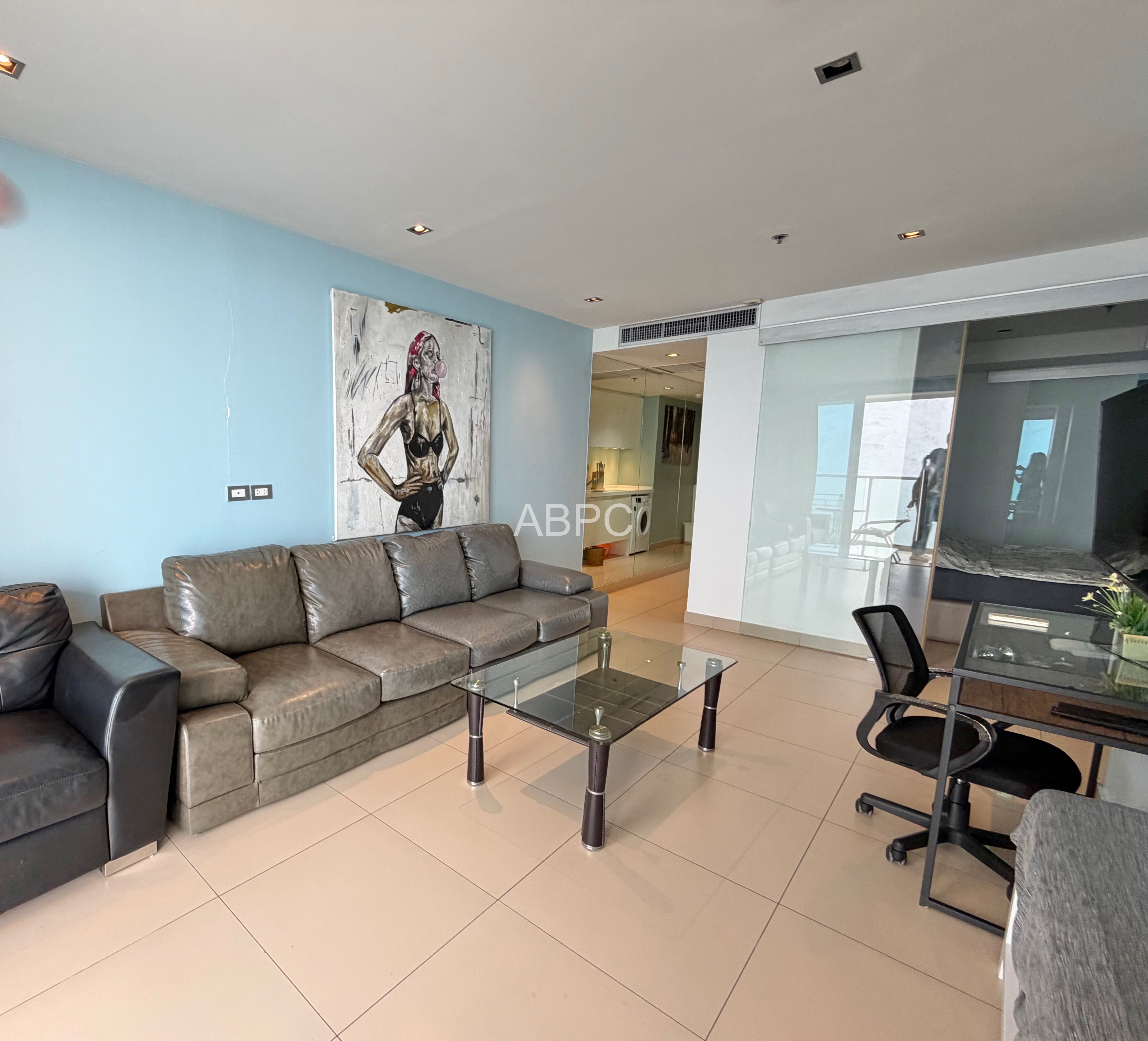 Large Ocean View 1 Bed 1 Bath Condo in Pratumnak photo 3
