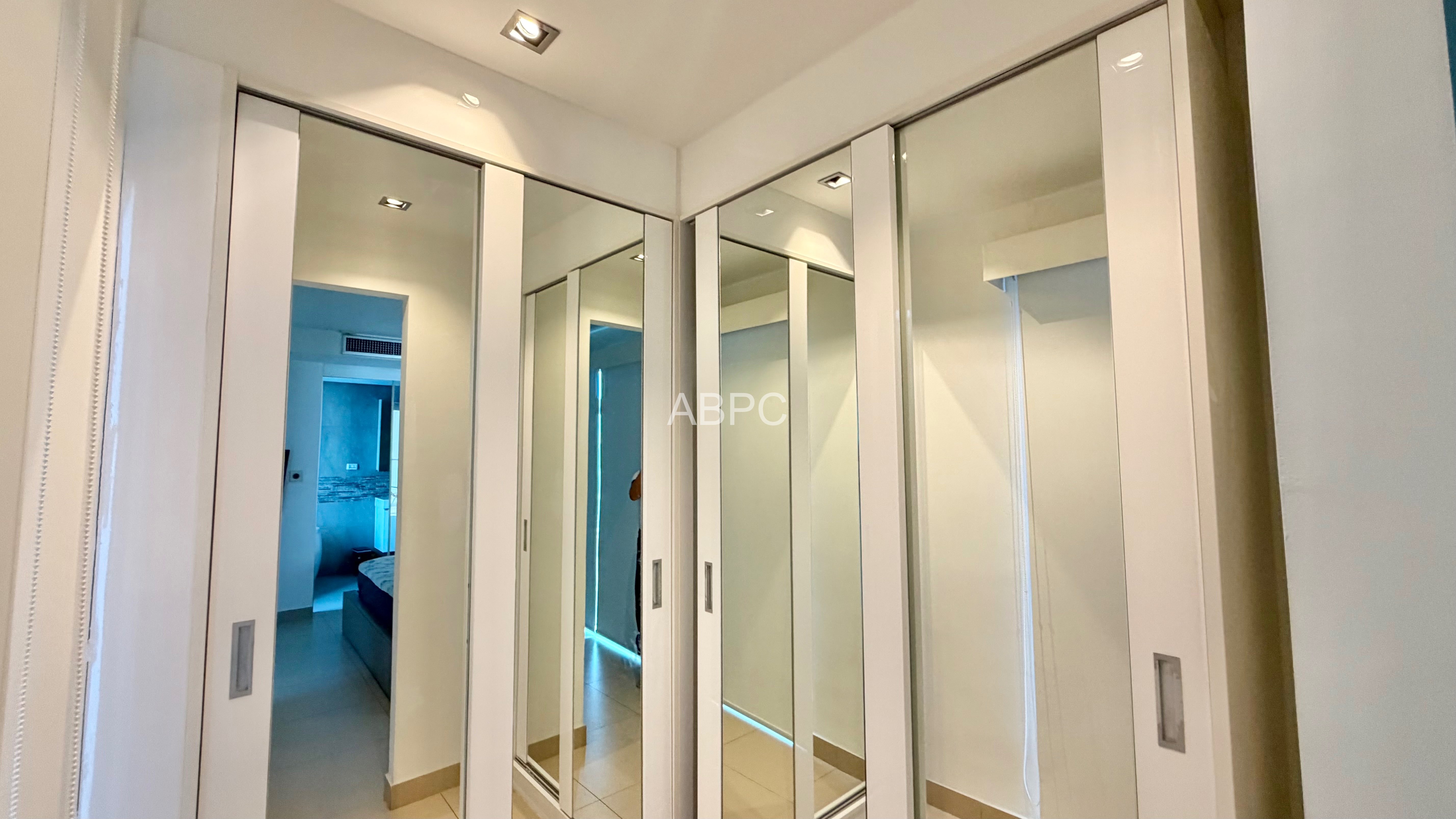 Large Ocean View 1 Bed 1 Bath Condo in Pratumnak photo 2