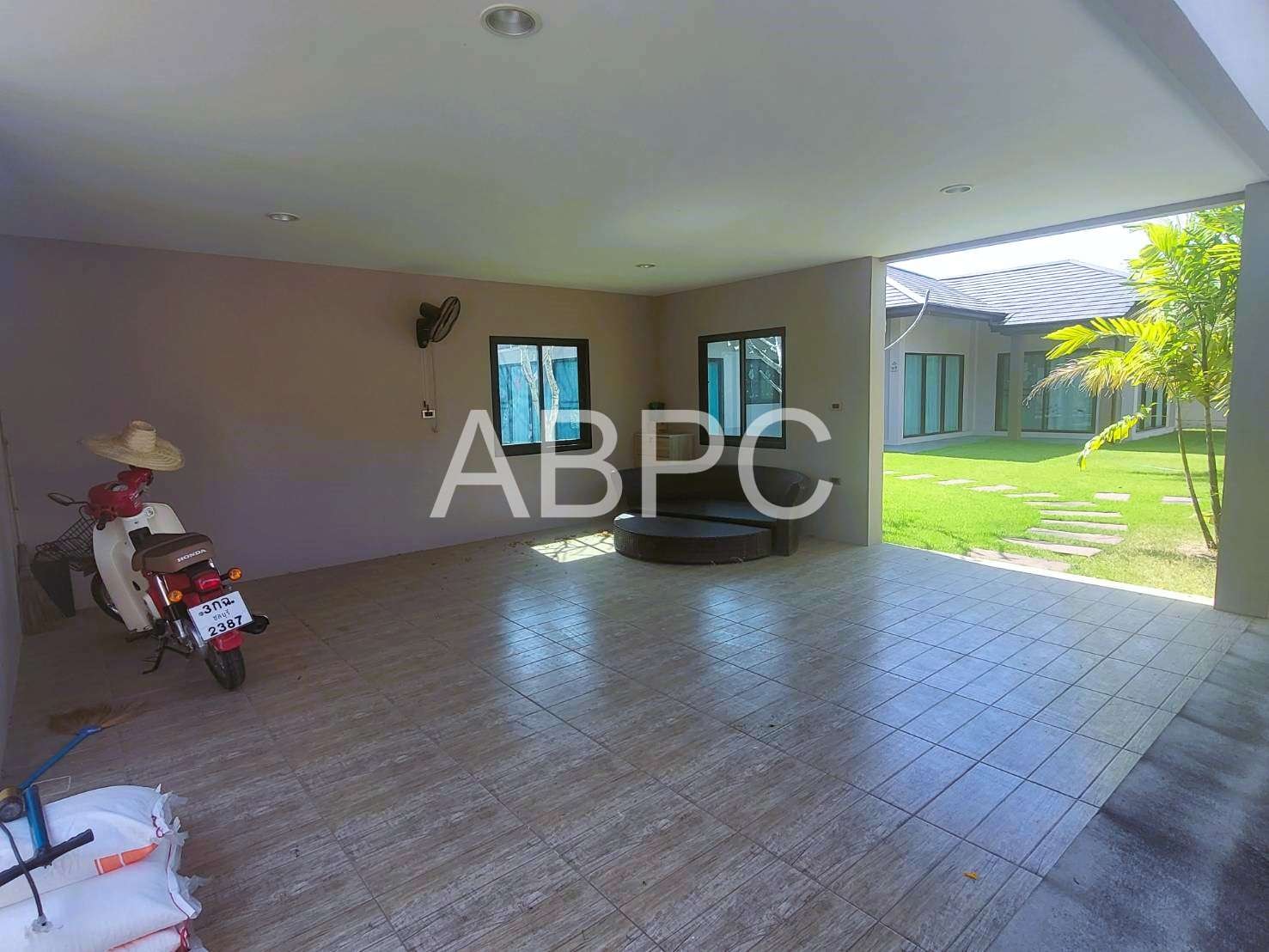 Large 3 Bed - 2 Bath Pool Villa in Huay Yai photo 7