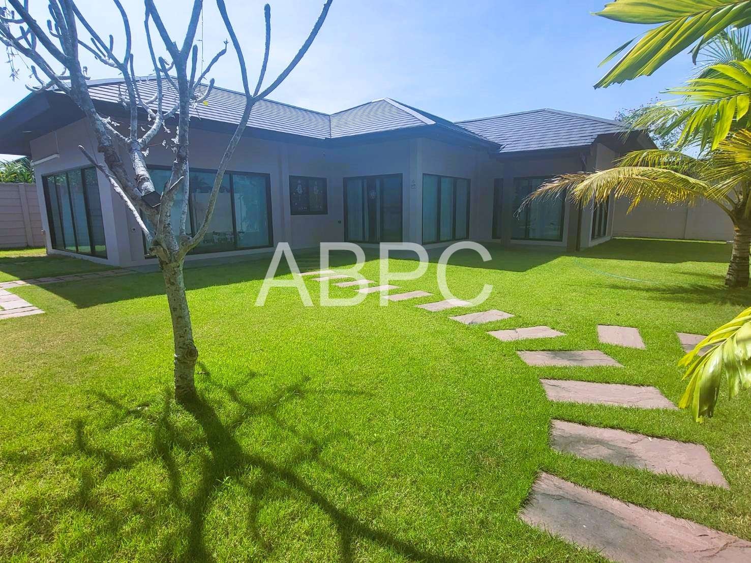 Large 3 Bed - 2 Bath Pool Villa in Huay Yai photo 5