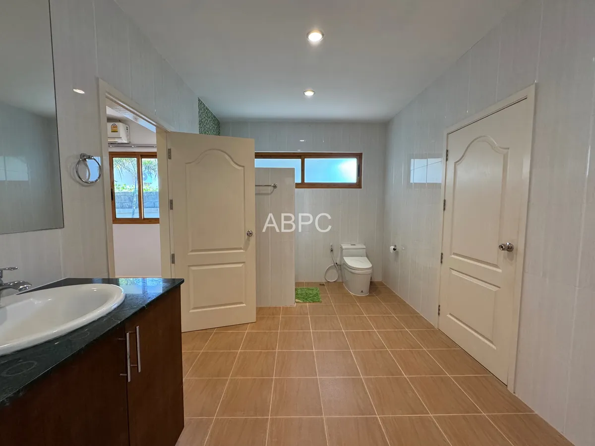 3 Bedroom 2 Bathroom in Bang Saray photo 4