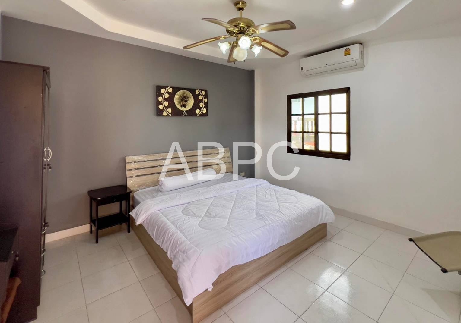 12 Bed 13 Bath Pool Villa In Central Pattaya photo 17