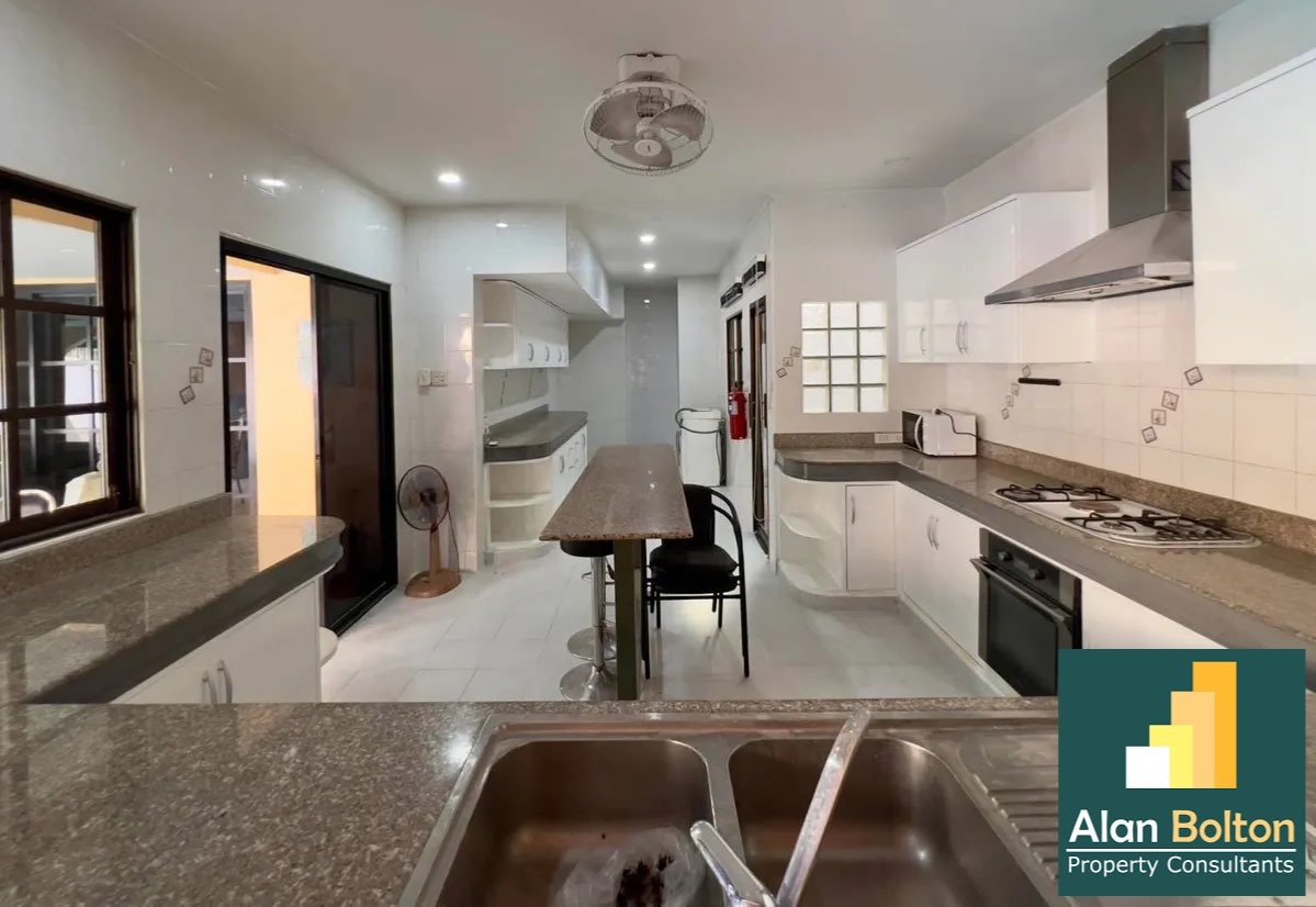 12 Bed 13 Bath Pool Villa In Central Pattaya photo 18