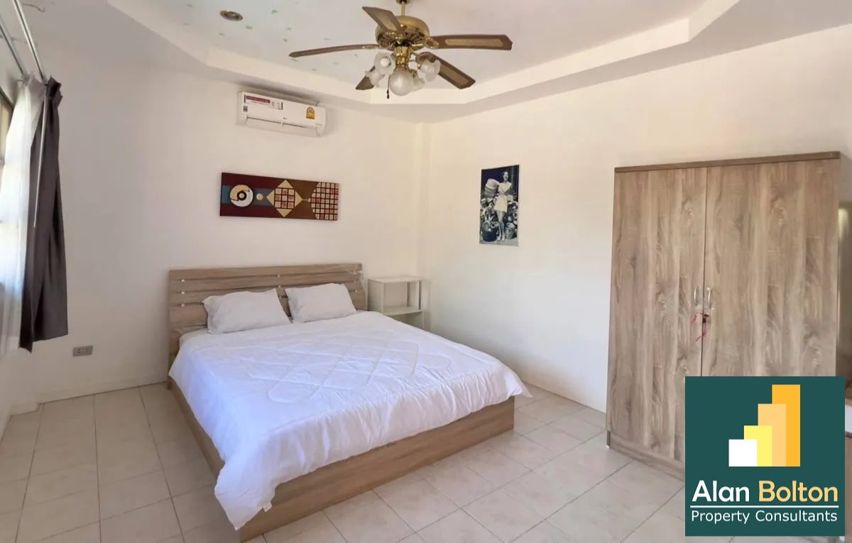 12 Bed 13 Bath Pool Villa In Central Pattaya photo 19