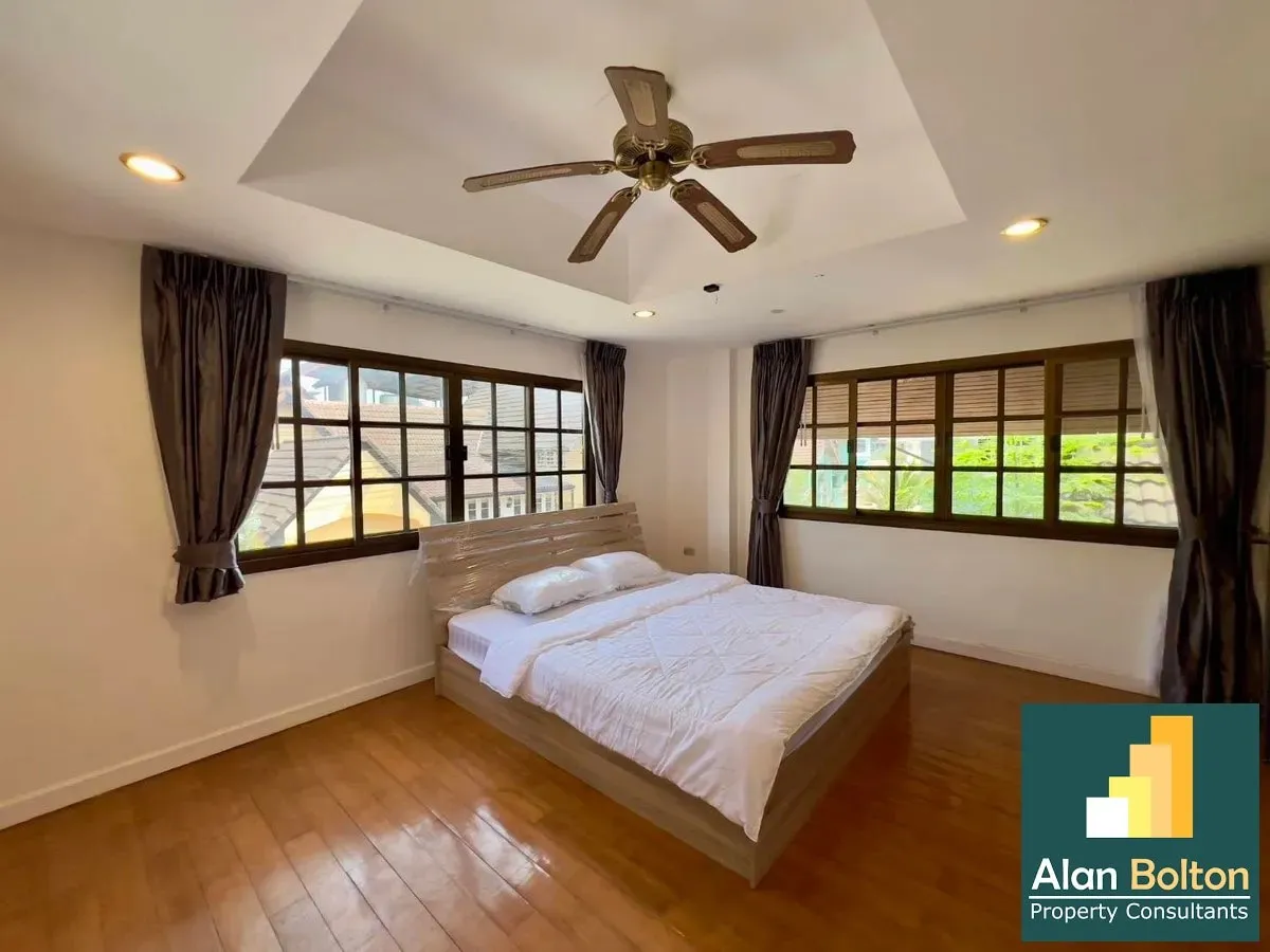 12 Bed 13 Bath Pool Villa In Central Pattaya photo 15