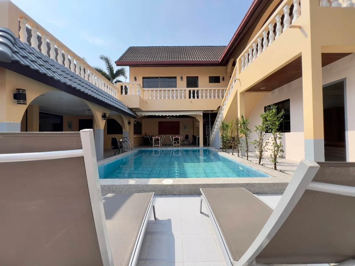 12 Bed 13 Bath Pool Villa In Central Pattaya photo 26