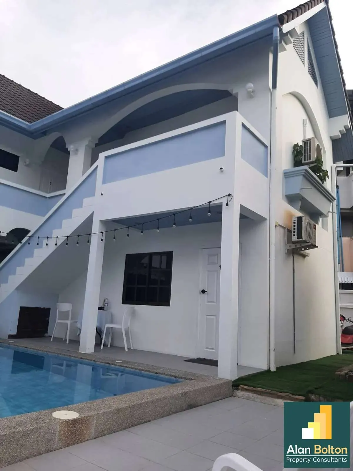 12 Bed 13 Bath Pool Villa In Central Pattaya photo 5