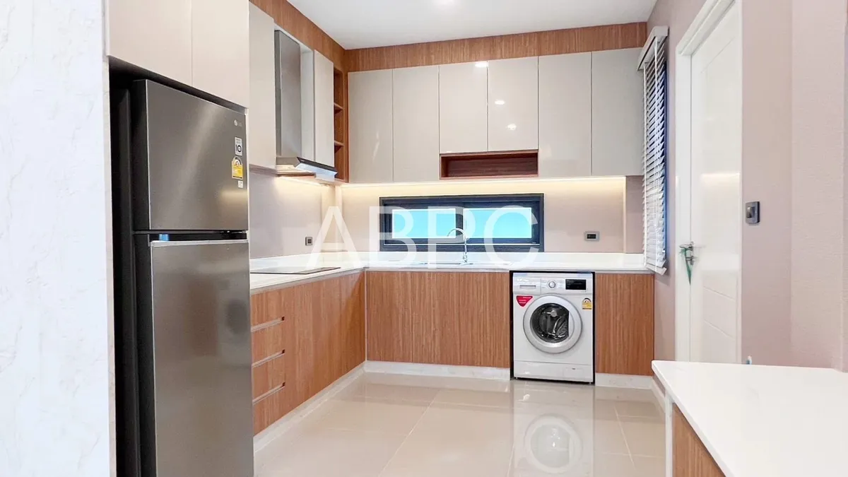 3 Bedrooms 4 Bathrooms in East Pattaya photo 2