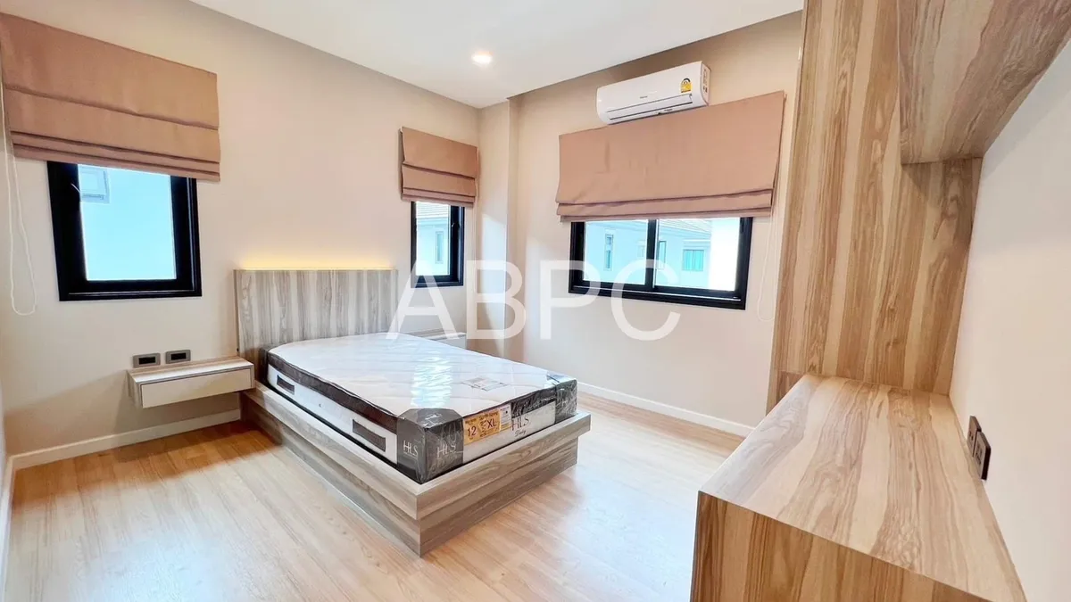 3 Bedrooms 4 Bathrooms in East Pattaya photo 12