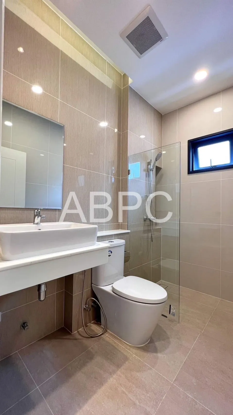 3 Bedrooms 4 Bathrooms in East Pattaya photo 13
