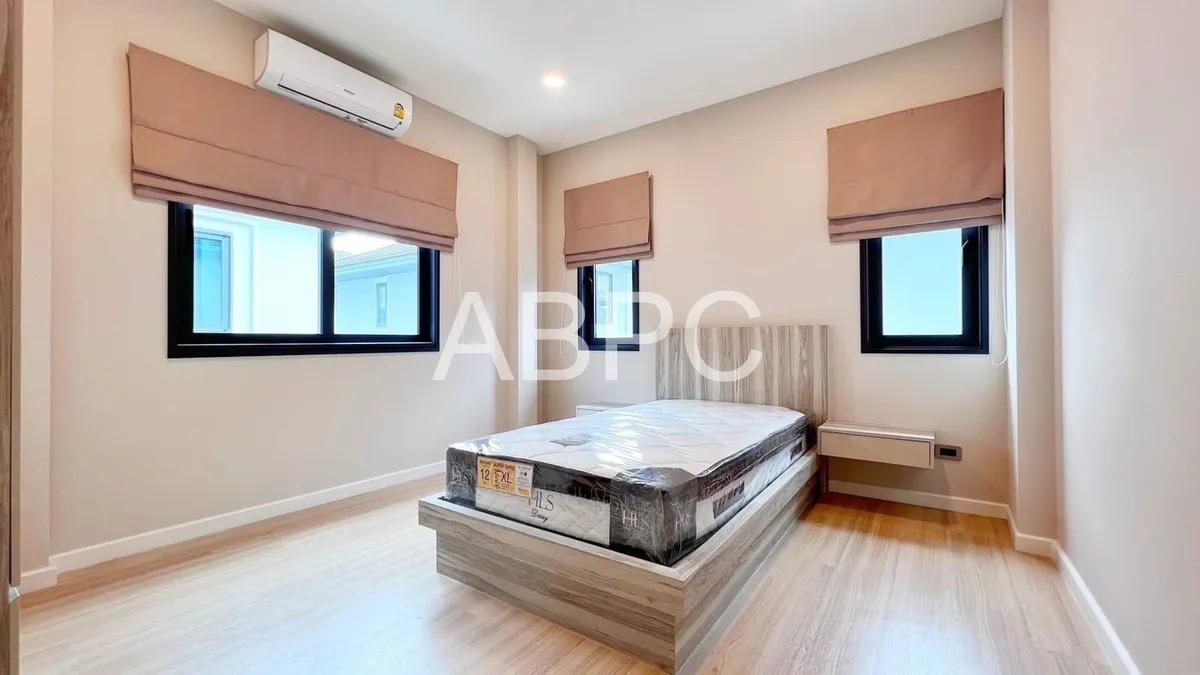 3 Bedrooms 4 Bathrooms in East Pattaya photo 3