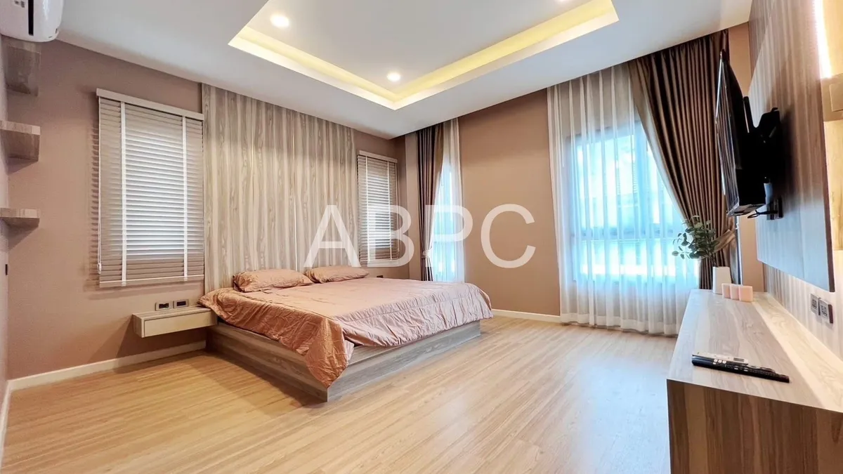 3 Bedrooms 4 Bathrooms in East Pattaya photo 4