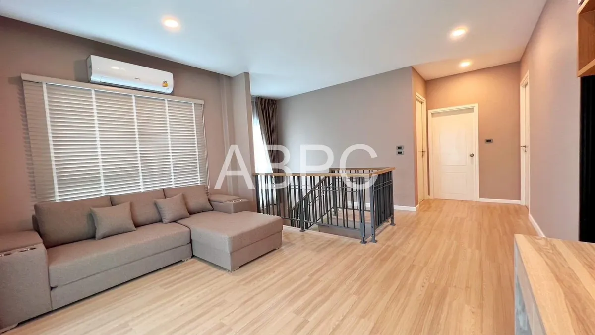 3 Bedrooms 4 Bathrooms in East Pattaya photo 8