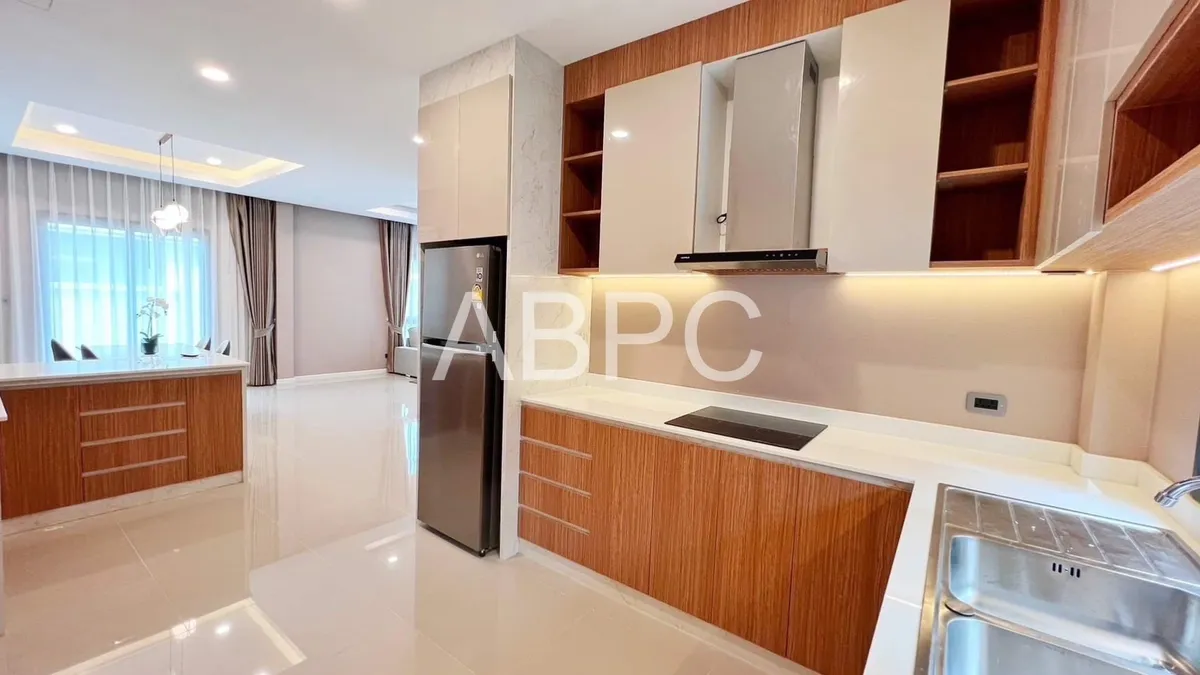 3 Bedrooms 4 Bathrooms in East Pattaya photo 9