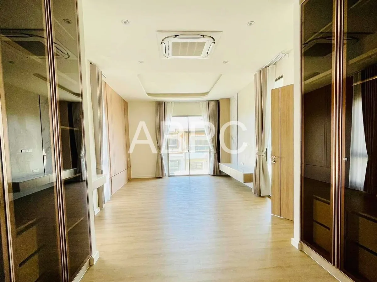 Luxury house 4 Bedrooms 4 Bathrooms in East pattaya photo 10