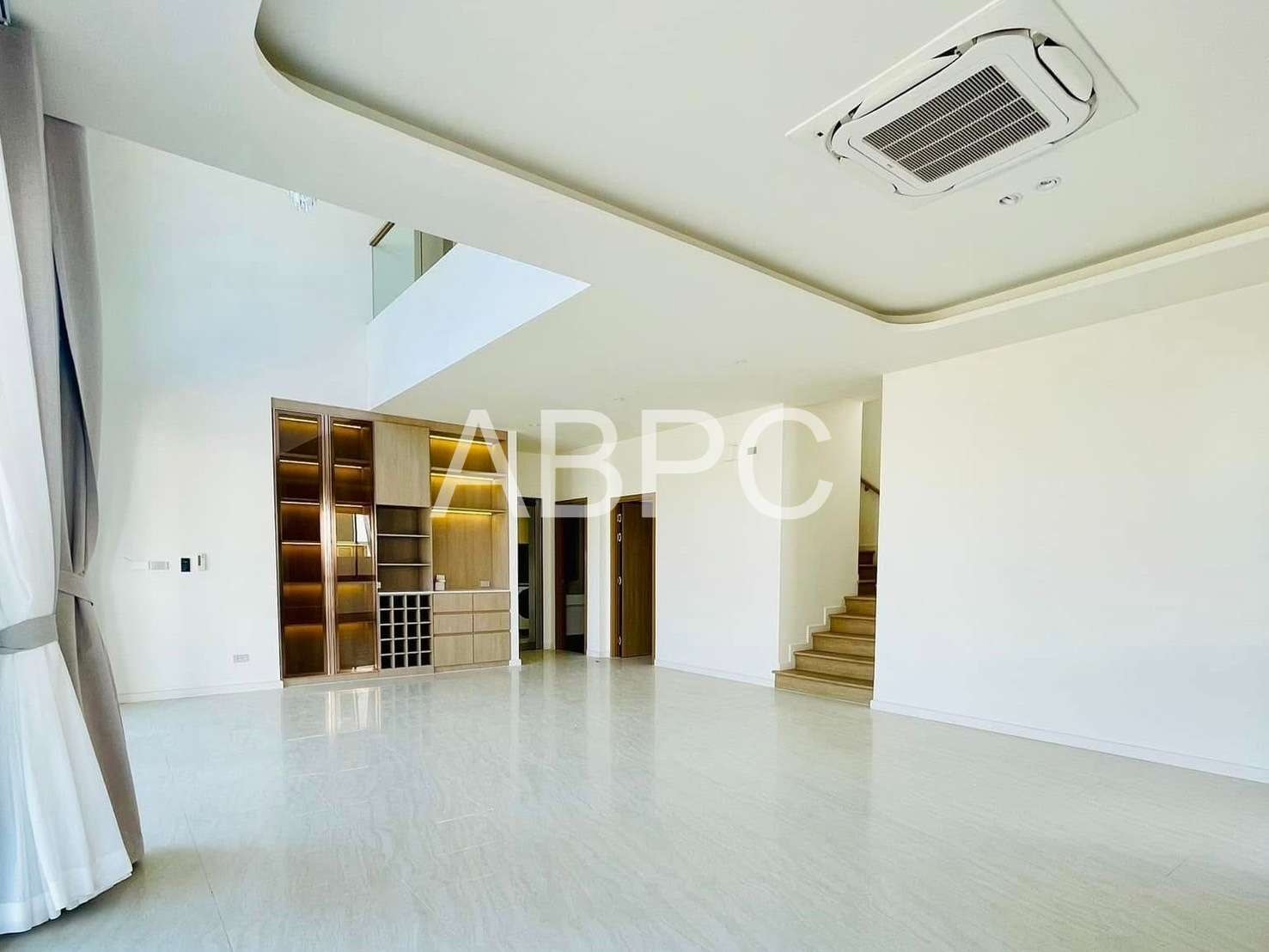 Luxury house 4 Bedrooms 4 Bathrooms in East pattaya photo 3