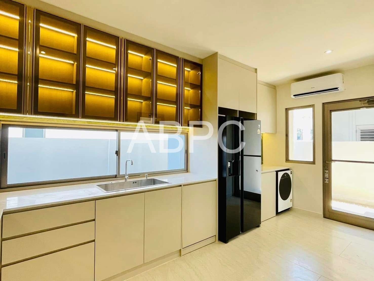 Luxury house 4 Bedrooms 4 Bathrooms in East pattaya photo 13