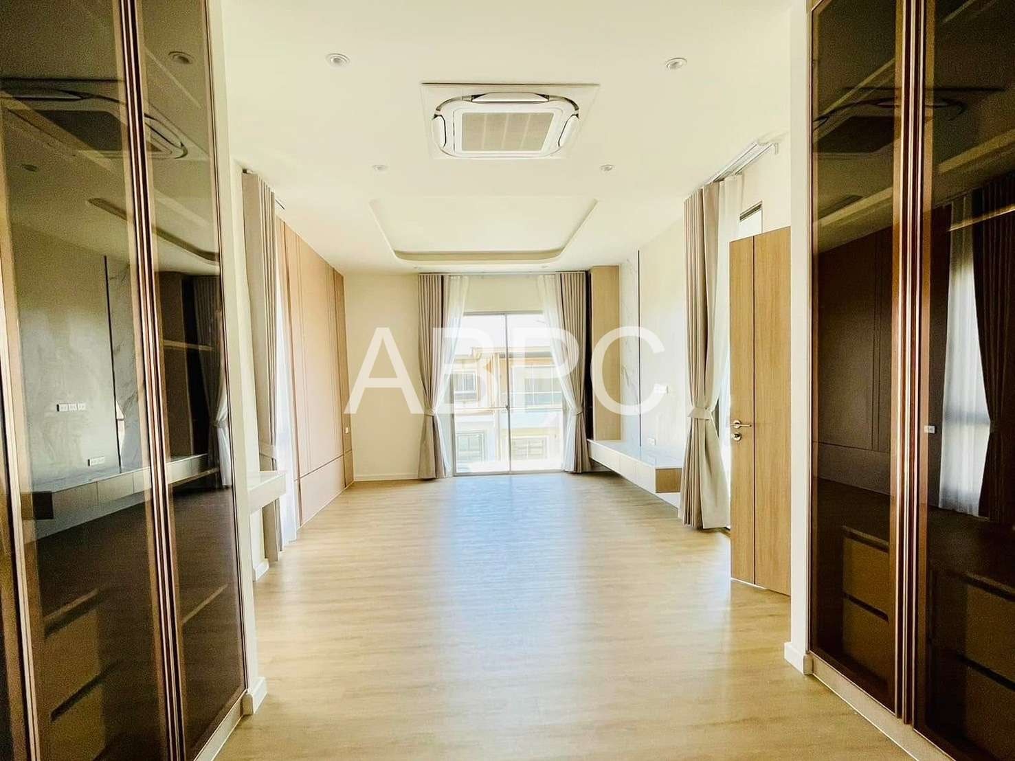 Luxury house 4 Bedrooms 4 Bathrooms in East pattaya photo 10
