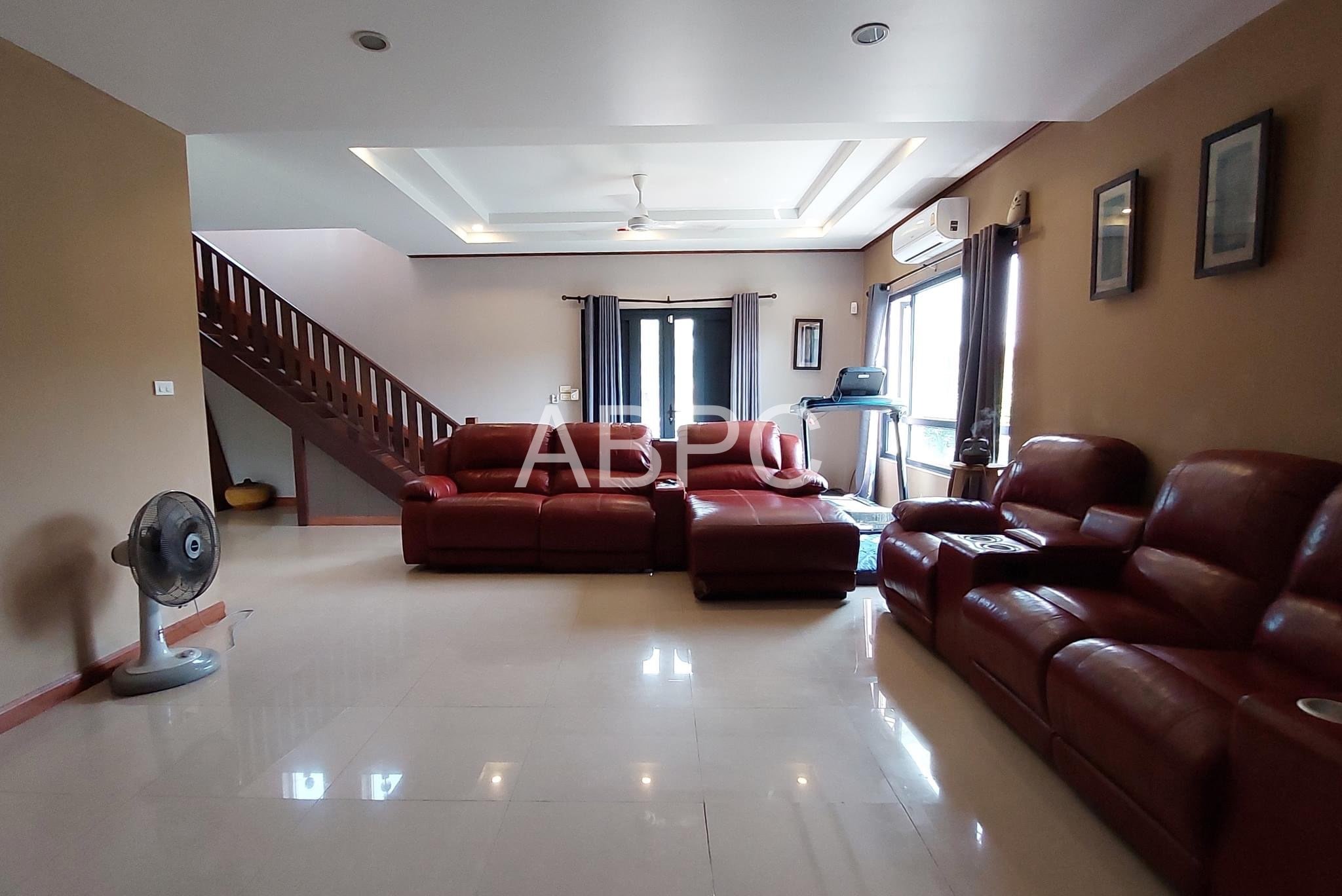 5 Bedroom House in Bang Saray photo 5