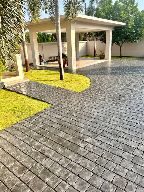 5 Bedroom House in Bang Saray photo 9
