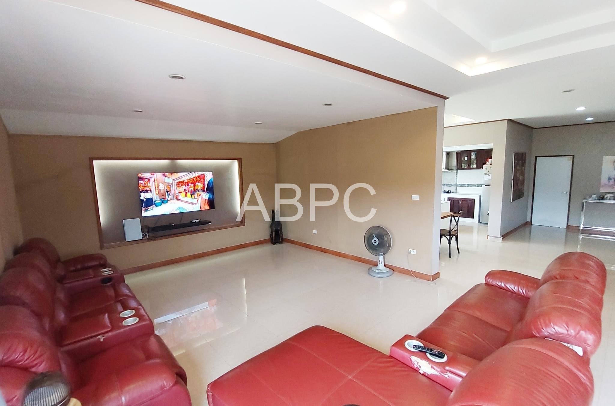 5 Bedroom House in Bang Saray photo 6