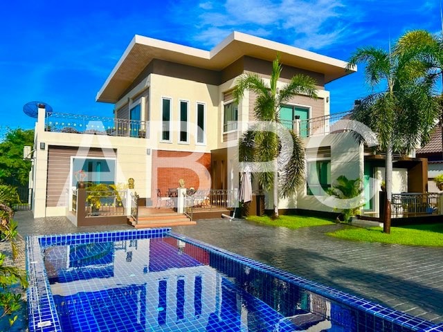 5 Bedroom House in Bang Saray photo 2