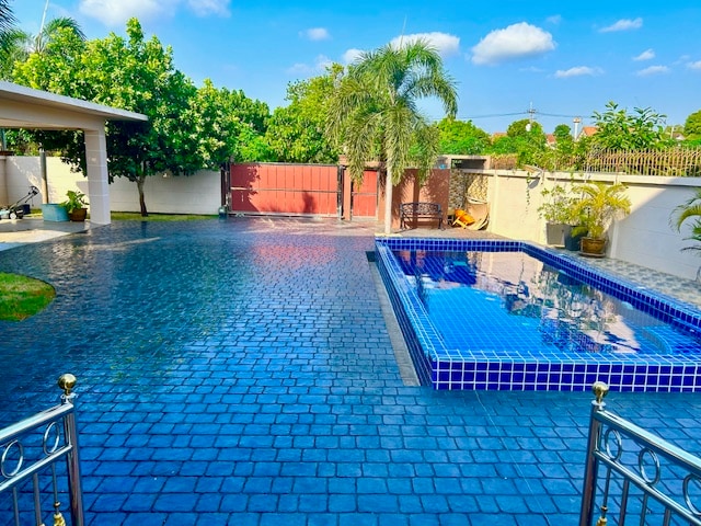 5 Bedroom House in Bang Saray photo 8